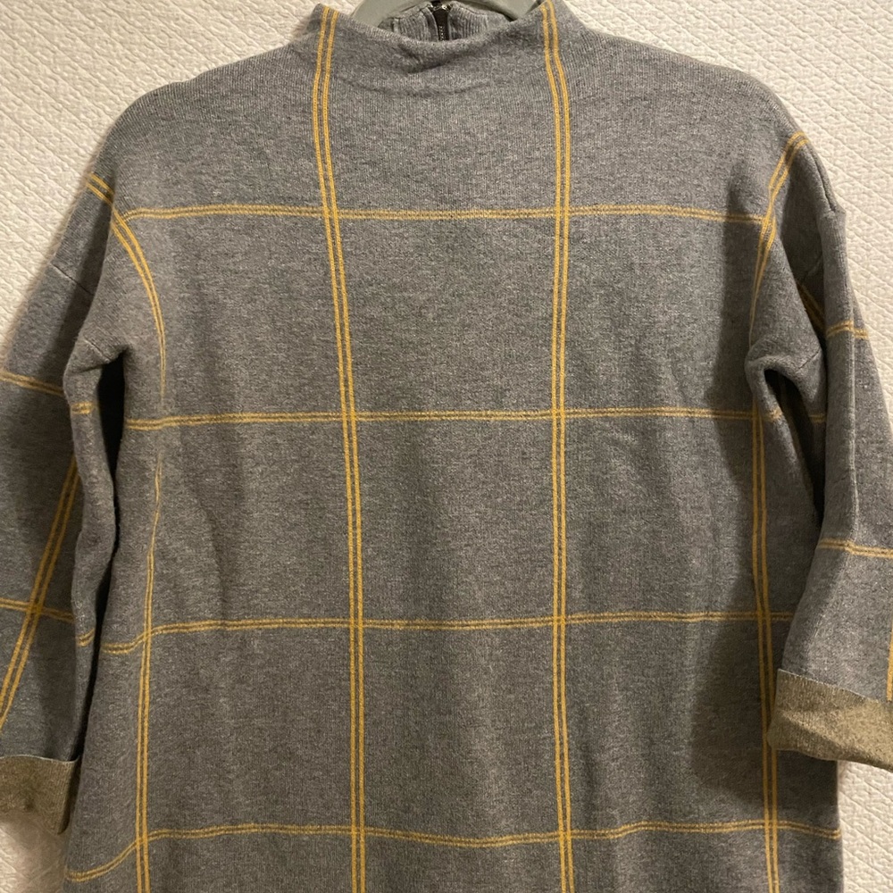 Tahari Gray and Yellow Windowpane Plaid  Sweater